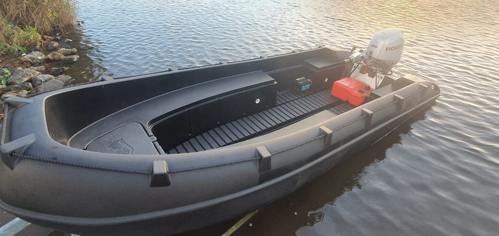 Plastic boat Whaly 435R with Tohatsu 20HP and Trailer (Full Kit)