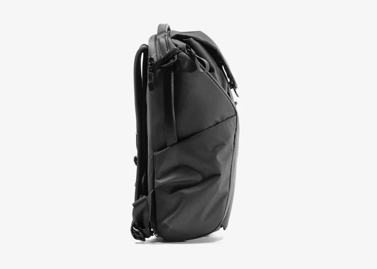 Peak Design 20L Everyday Backpack (Side view)