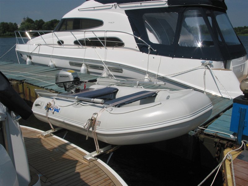 Boat Adventure Master M-220 Front