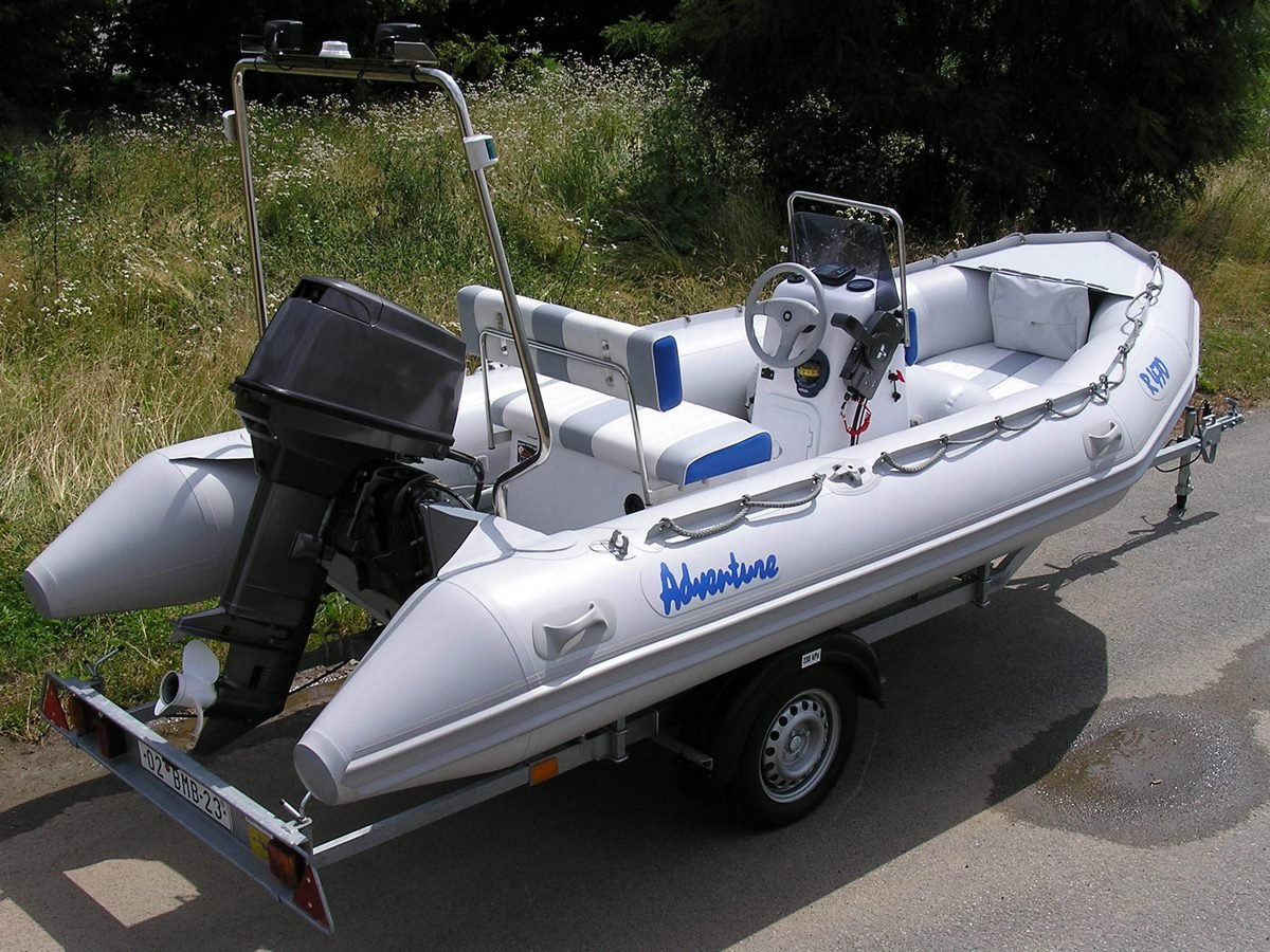 Boat Adventure Rubicon R-470 on Trailer