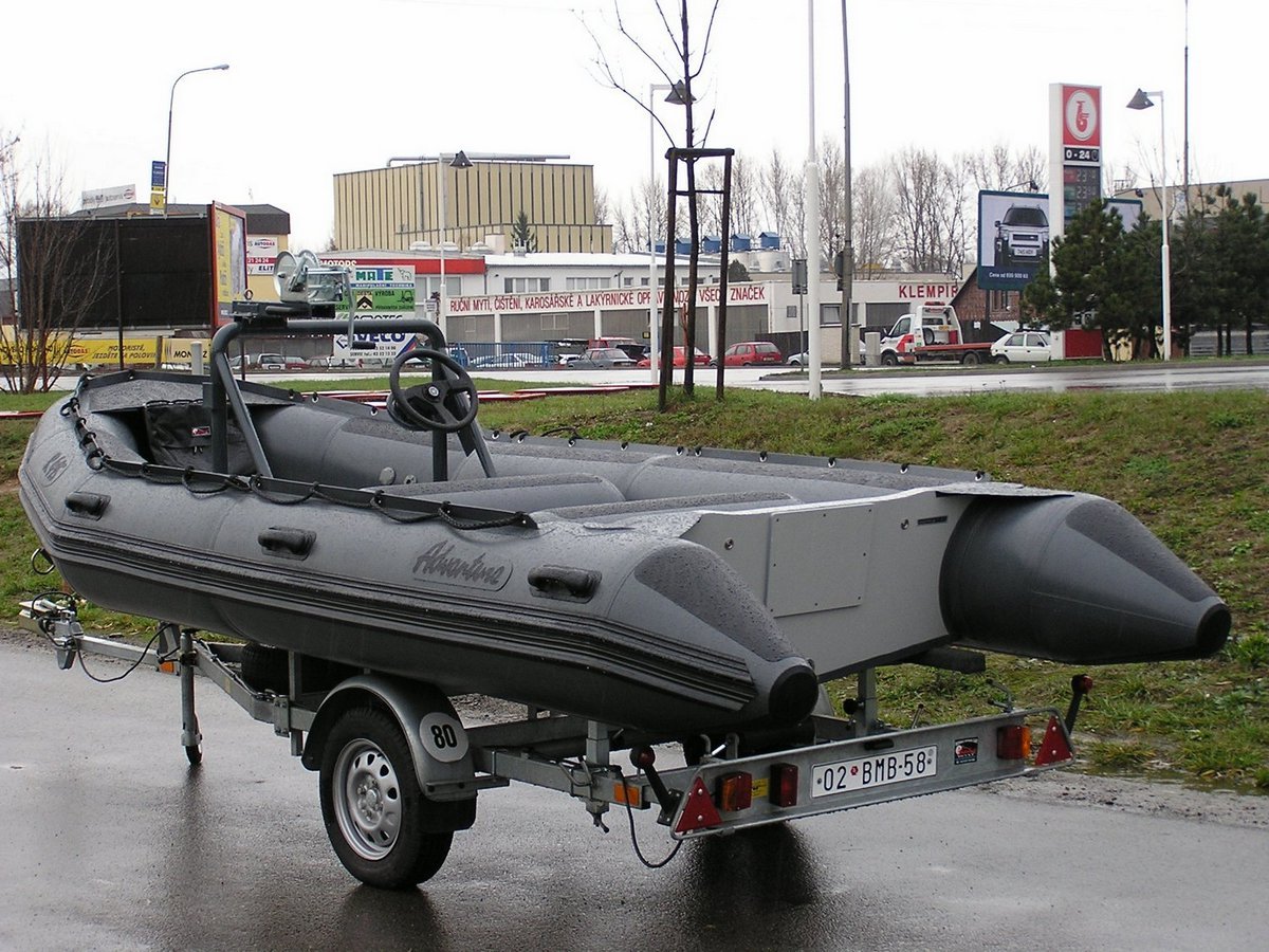 Boat Adventure Rubicon R-495 on Trailer