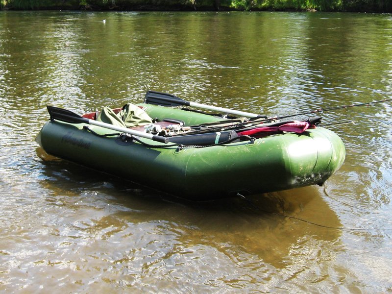 Boat Adventure Scout T-270 on Water