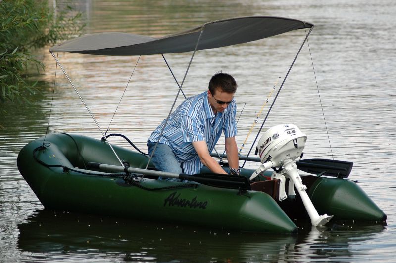 Boat Adventure Scout T-290KN on Water
