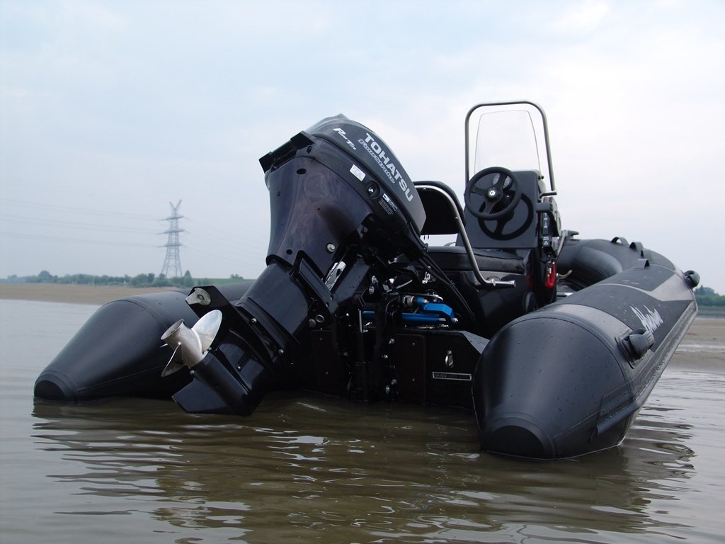 Boat Adventure Vesta V-380 Back