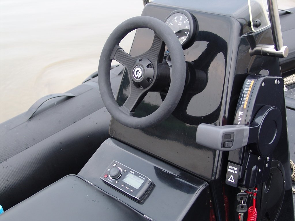 Boat Adventure Vesta V-380 Console