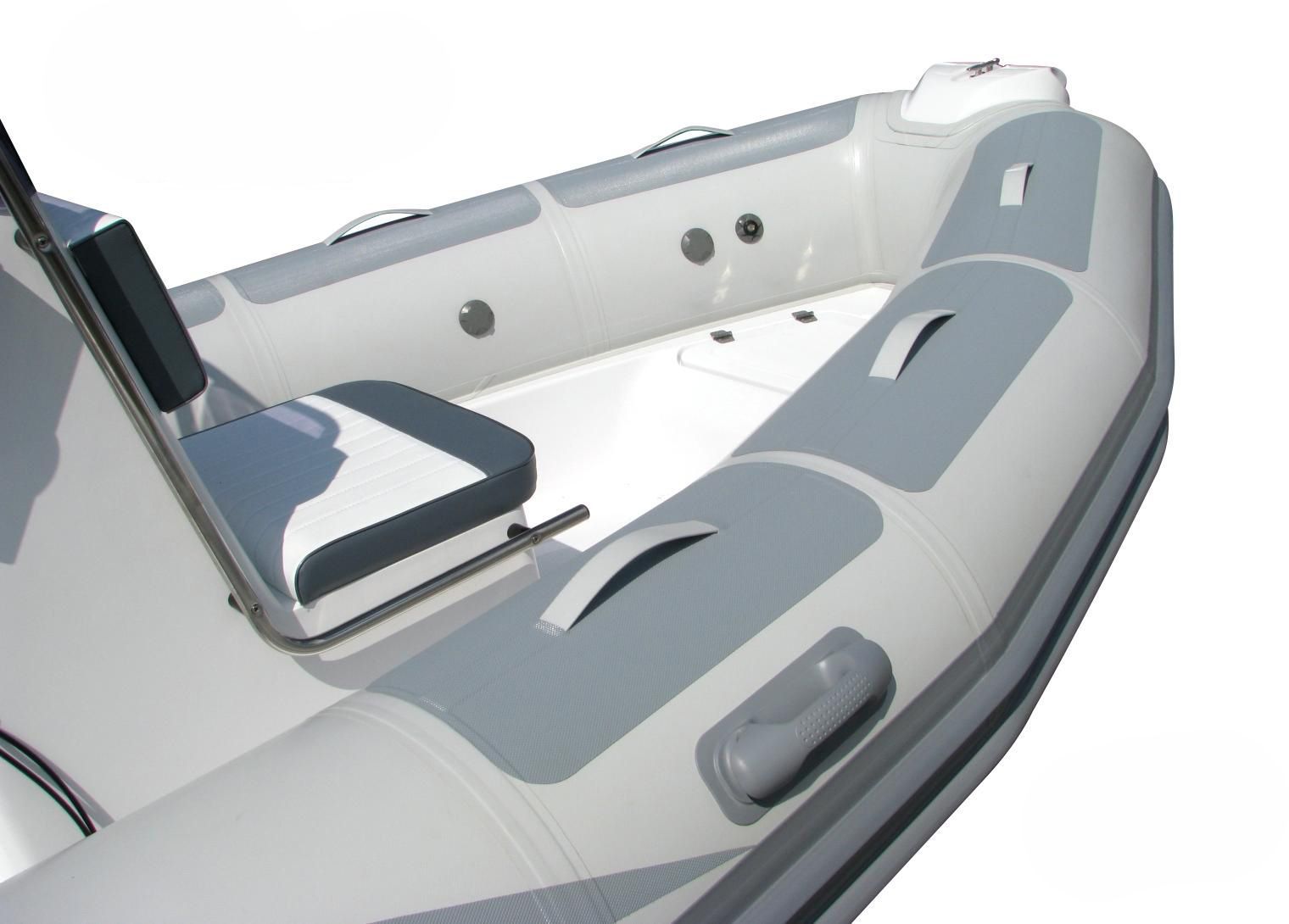 Boat Adventure Vesta V-500 Bow