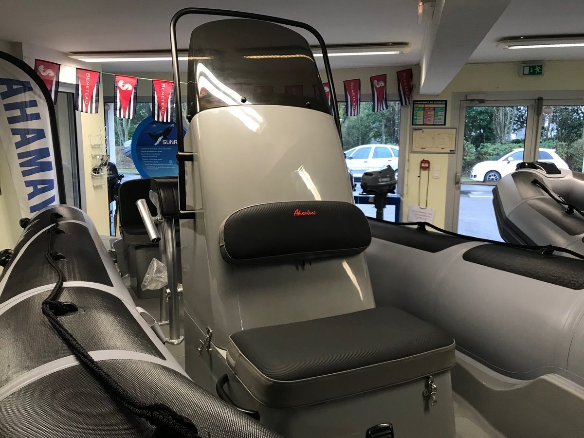 Boat Adventure Vesta V-585 Console