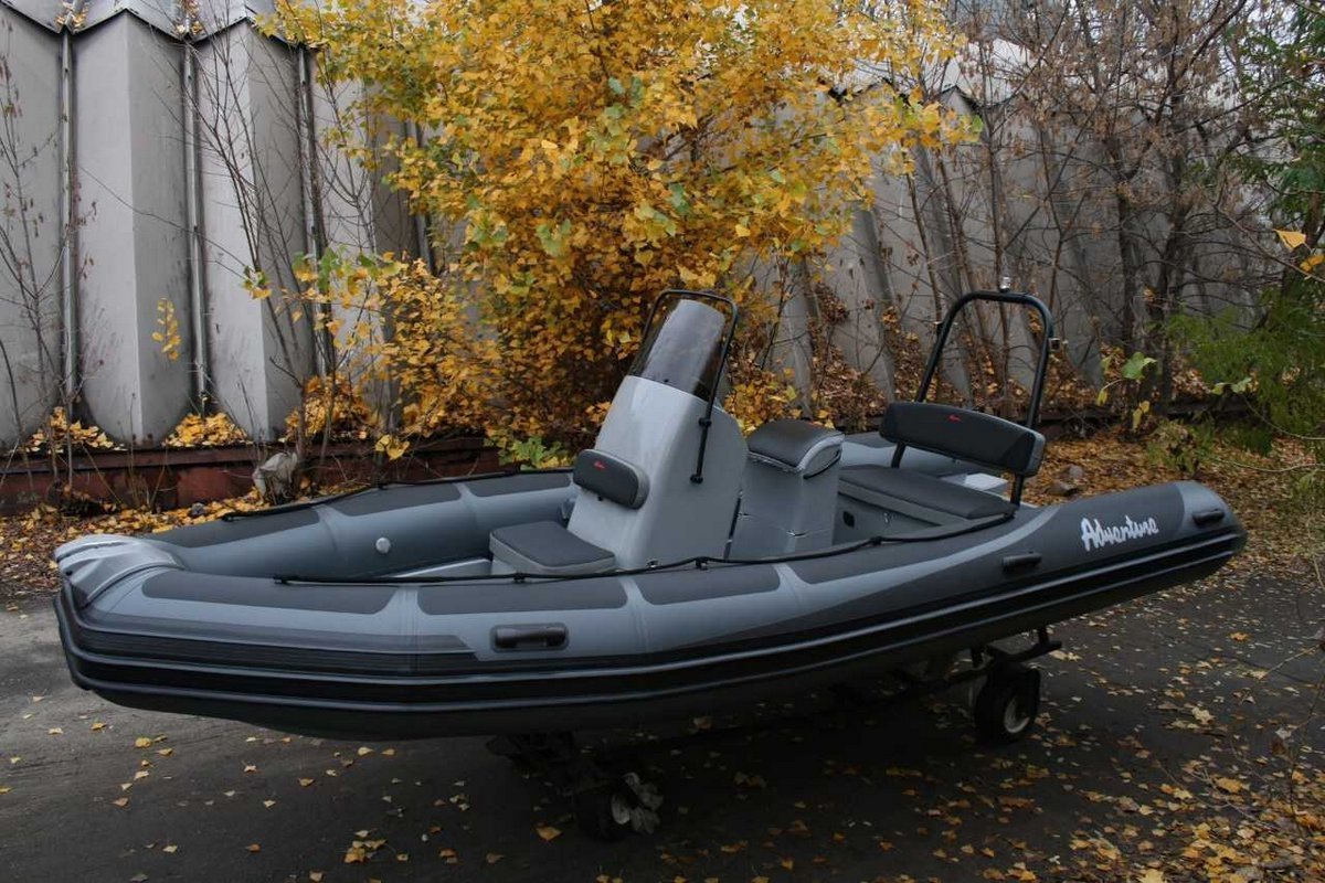 Boat Adventure Vesta V-585 Side