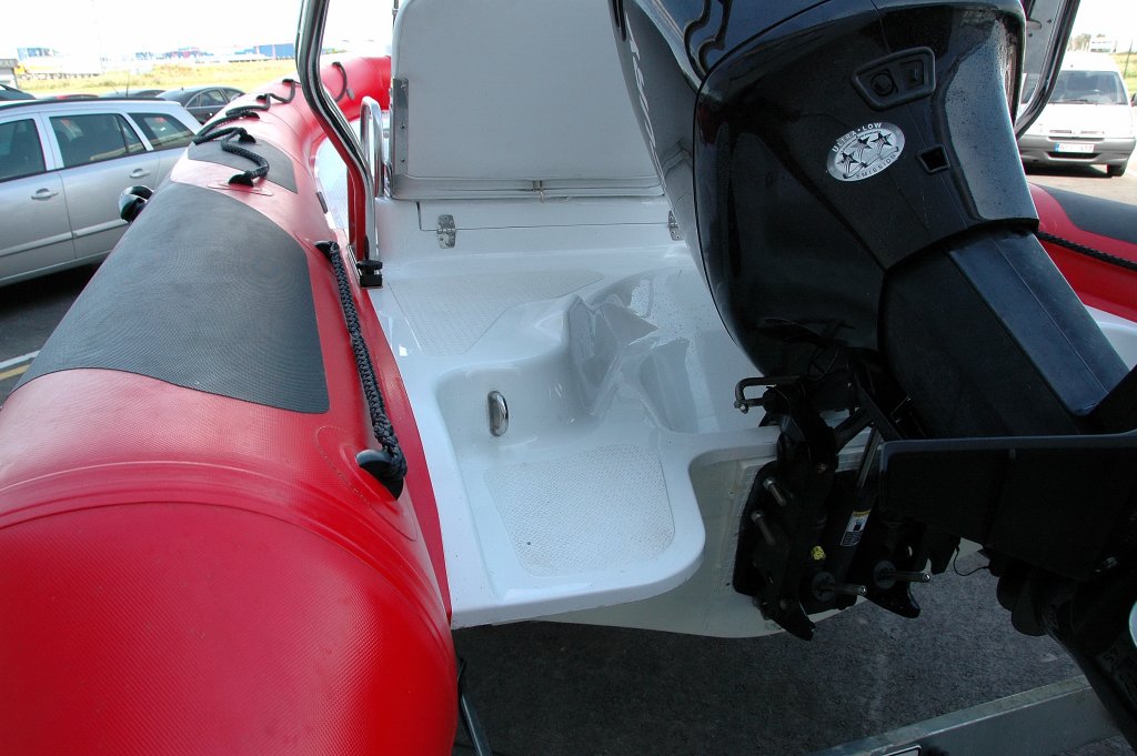 Boat Adventure Vesta V-650 Back