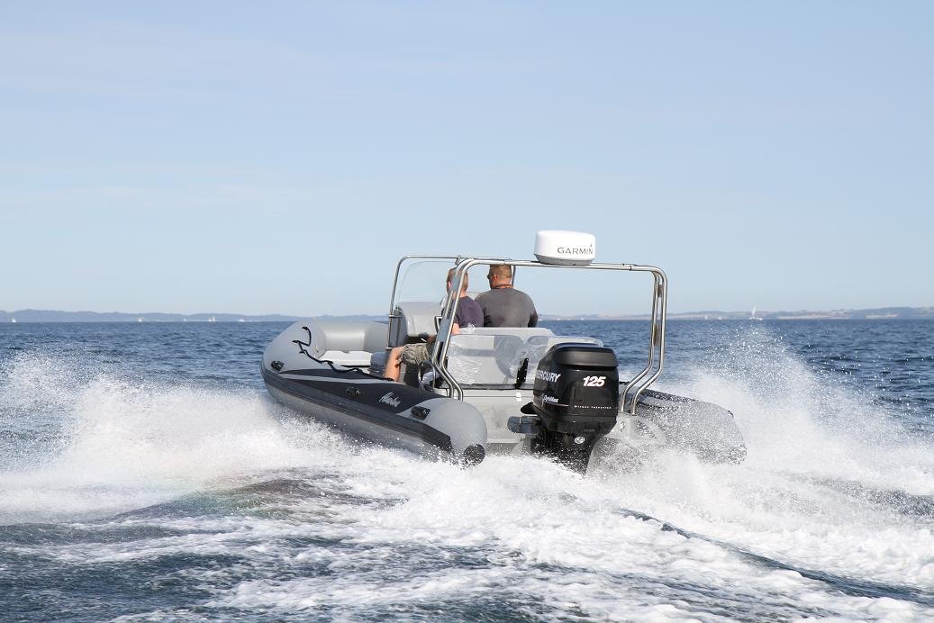 Boat Adventure Vesta V-650 on Water Back