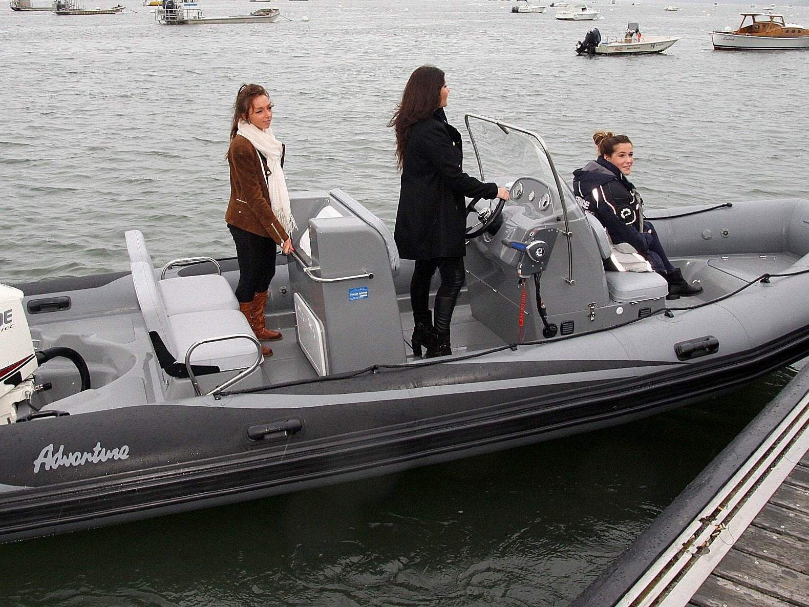 Boat Adventure Vesta V-650 on Water