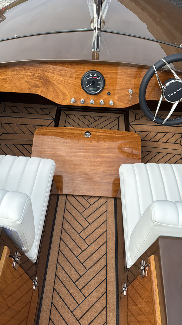 Canna One interior with white seats, herringbone floor and wooden dashboard