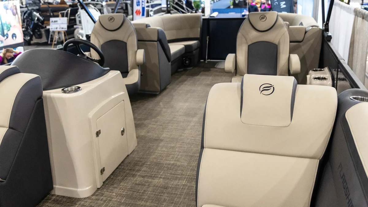 Electric boat Flux Marine Flagship Discover