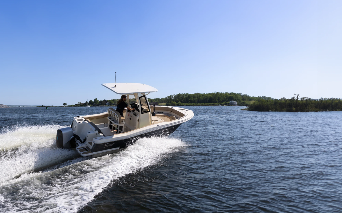 Flux Marine Scout 215 XSF on Water