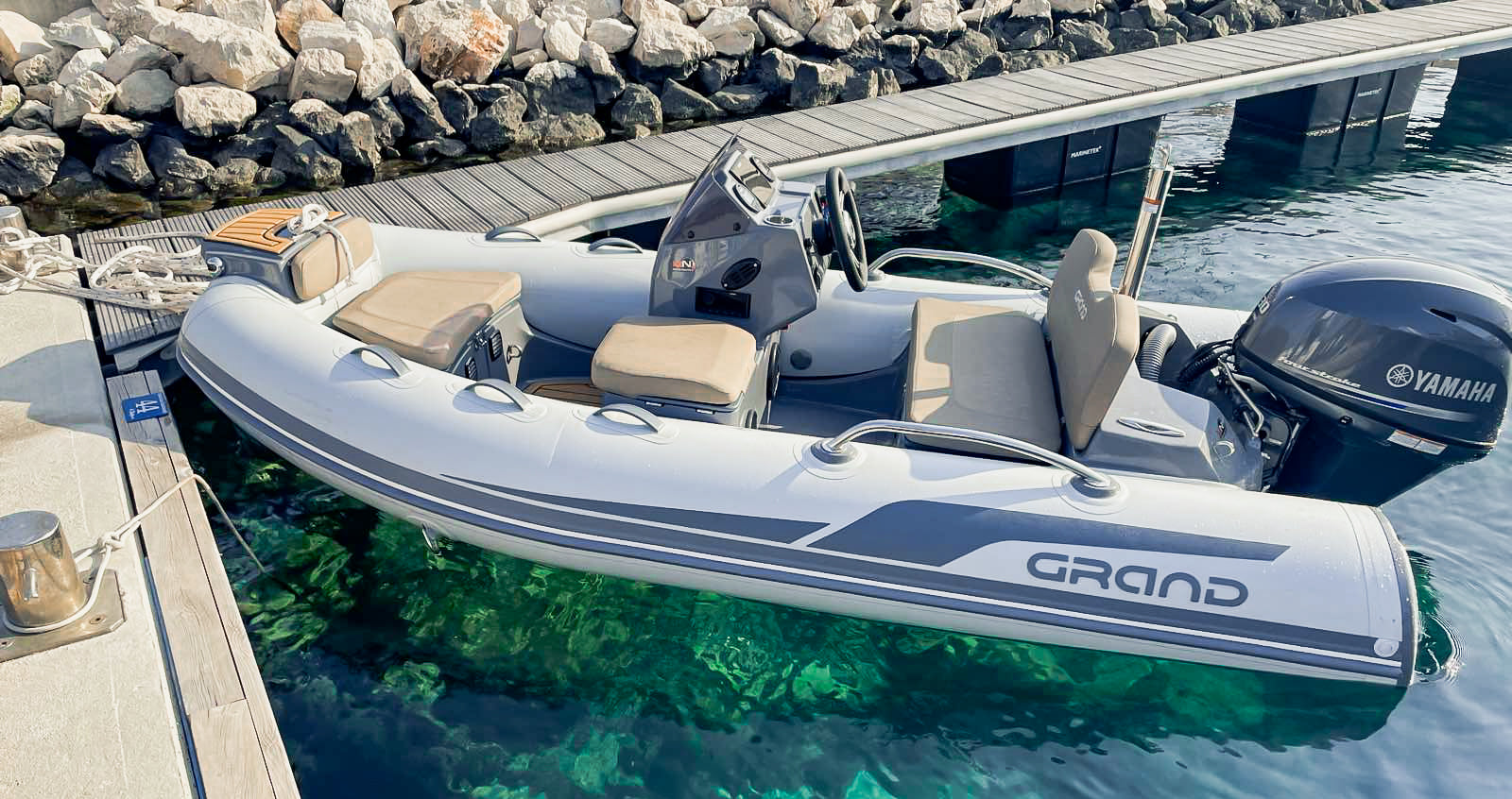 Grand Golden Line GN on Water