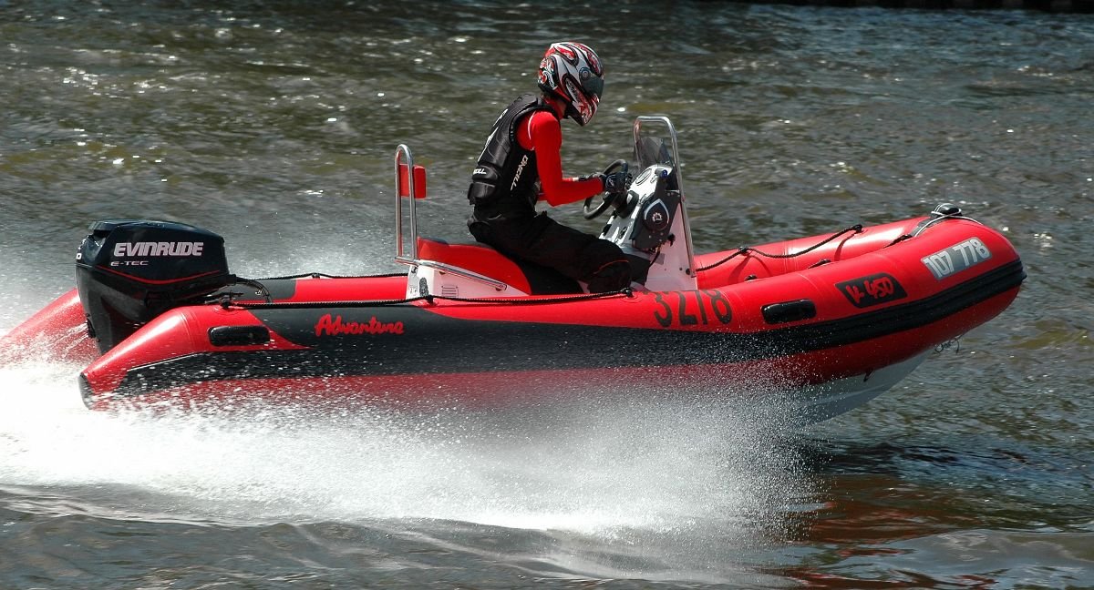 Rigid Inflatable Boat Adventure Vesta V-450 (Side view)