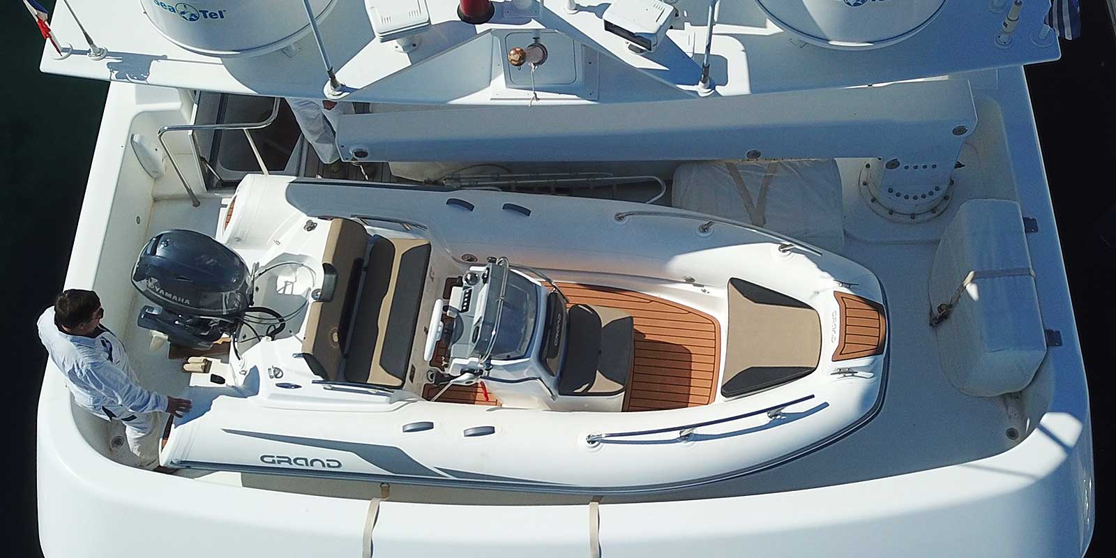 Rigid Inflatable Boat Grand Golden Line G420 | M-Oceans
