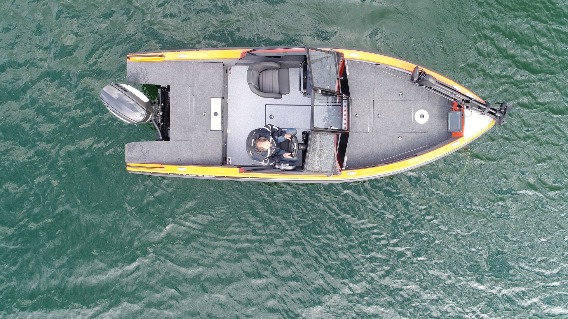 Aluminum boat UMS 585DC 19.5ft (Top view)