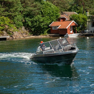 Discover the UMS 585DC 19.5ft aluminum boat at Crabzz. Reliable, versatile, and perfect for boating in Ontario. Shop now!