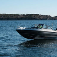 Aluminum boat UMS 655DC 21ft on the water