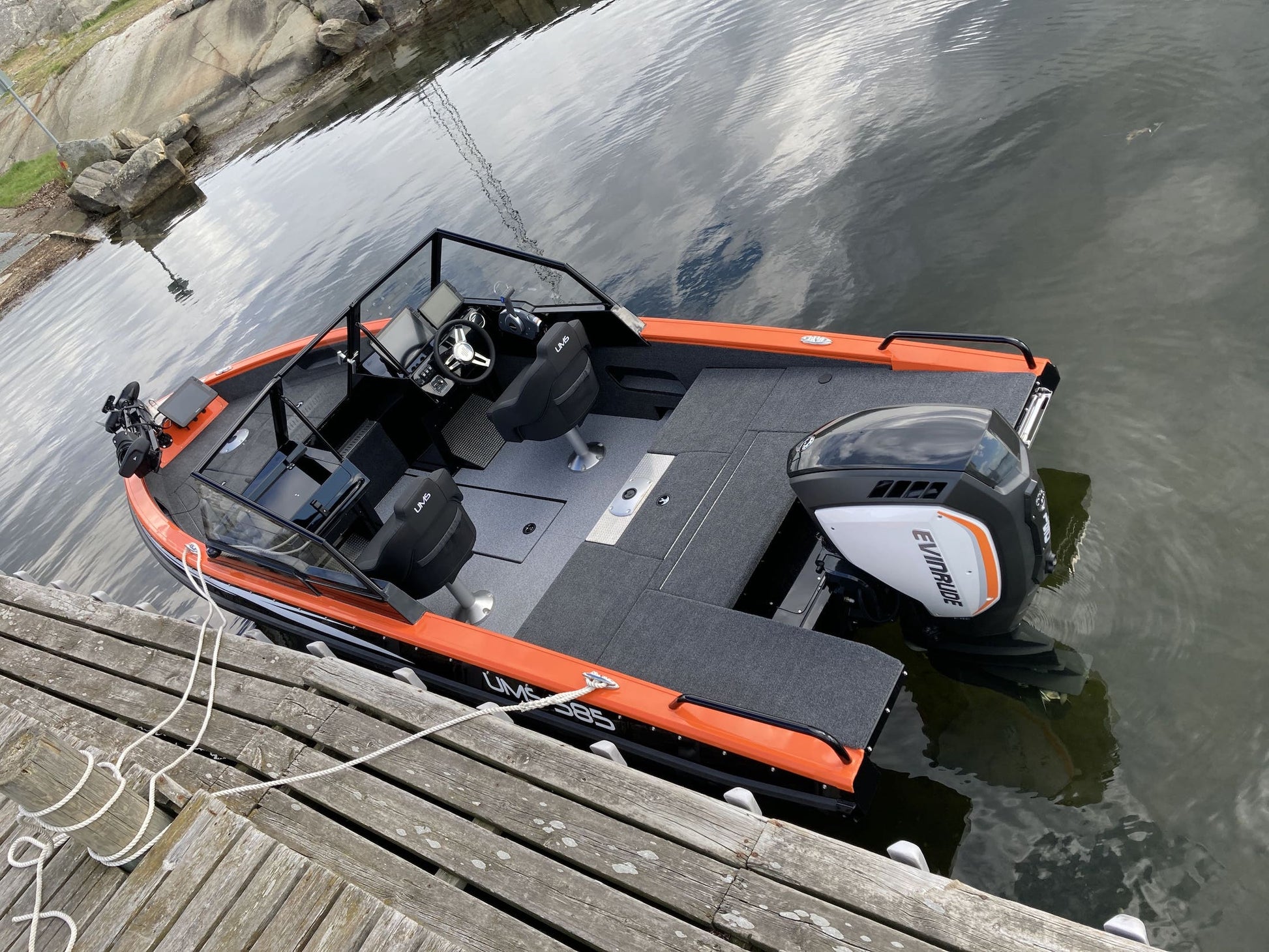 Overhead view of the UMS 585DC fishing boat docked.