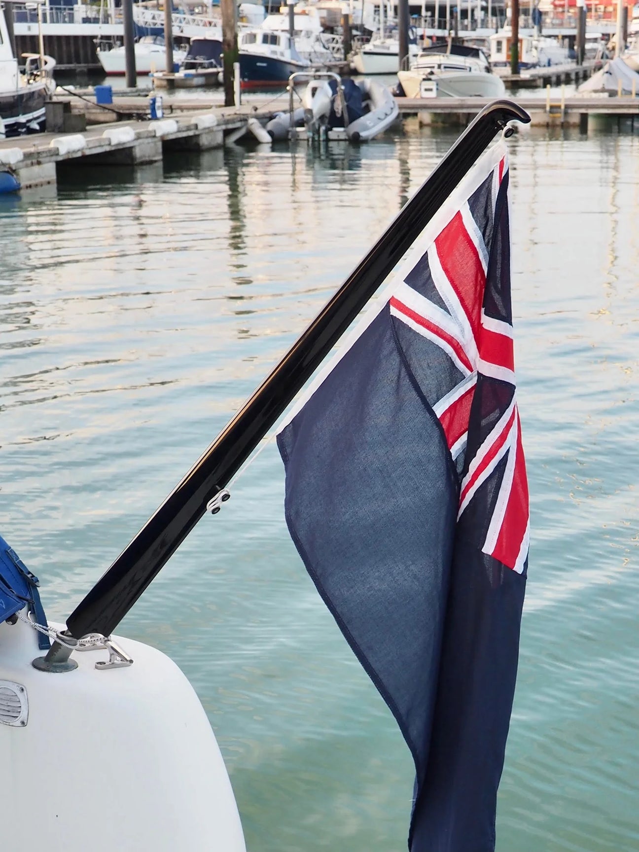 Shop the glass fibre flagpole at Crabzz. Durable and lightweight, perfect for any setup, with delivery across Ontario and Canada. Explore now!