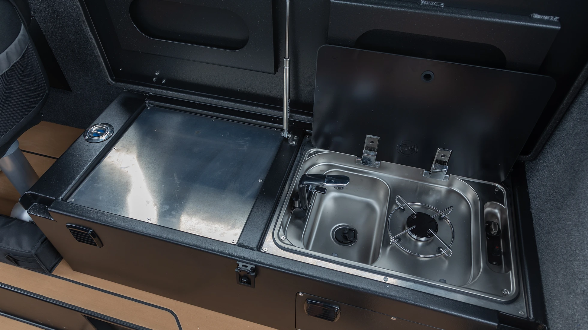 A kitchen in UMS 700HT 23ft.