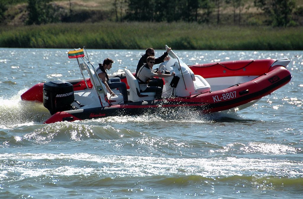 Boat Adventure Vesta V-650 Red on Water